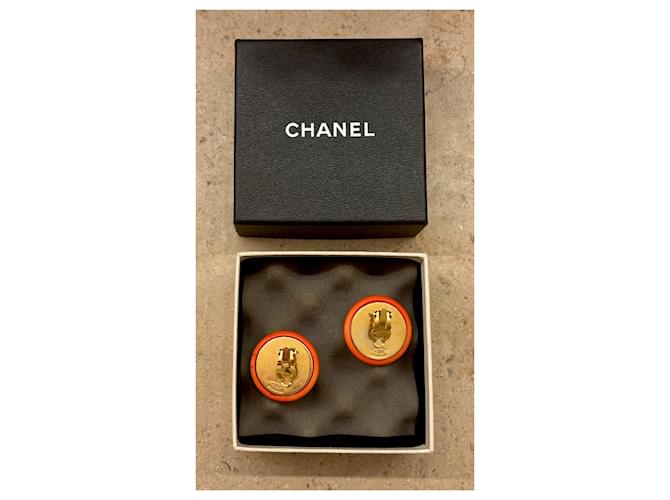 Orecchini Chanel CC Logo Arancione D'oro Corallo - vista 2
