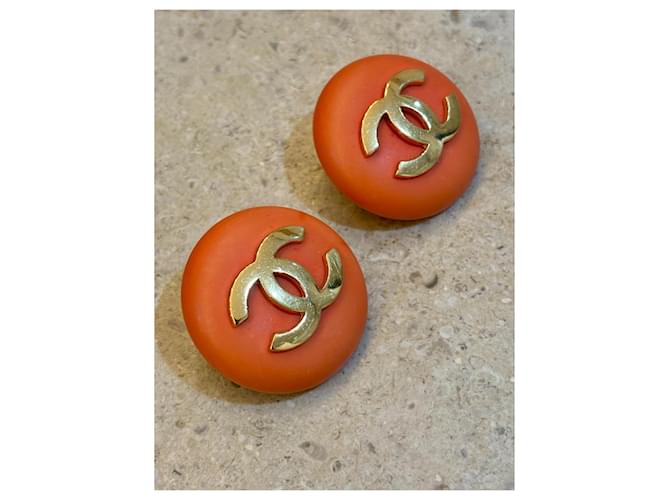 Orecchini Chanel CC Logo Arancione D'oro Corallo - vista 3