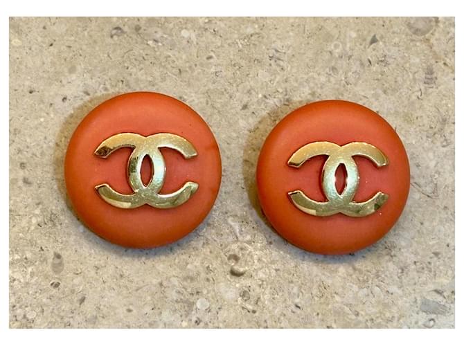 Orecchini Chanel CC Logo Arancione D'oro Corallo - vista 4