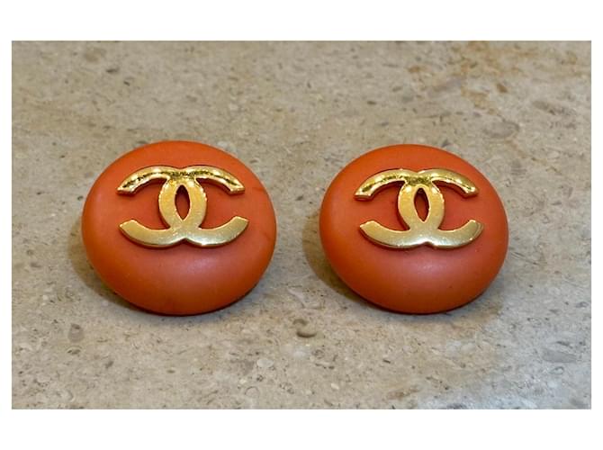 Orecchini Chanel CC Logo Arancione D'oro Corallo - vista 5