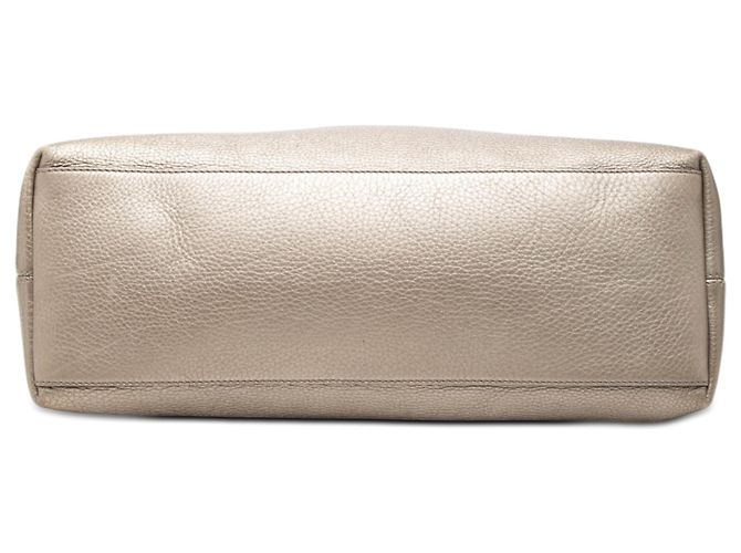 Tote Soho Chain in pelle di vitello metallizzata oro Medium di Gucci D'oro - vista 3