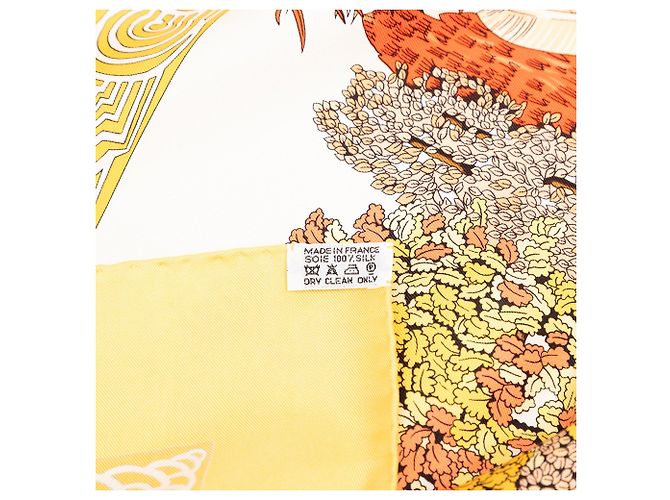 Sciarpa in seta Hermès Yellow Les Legendes de l Arbre 90 Giallo - vista 4
