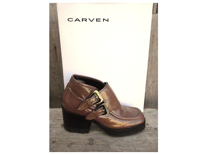 Carven Bottines en Cuir Verni Marron à Boucles - vue 8