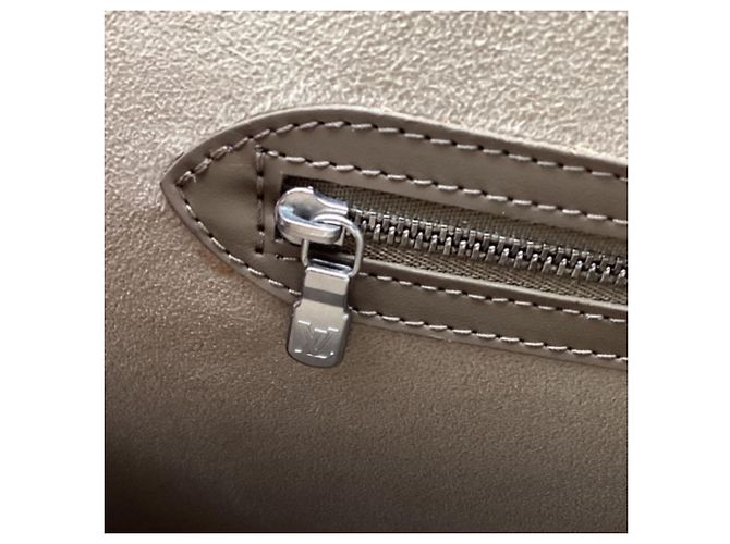 Louis Vuitton Lussac Shoulder Bag in Brown Epi Leather Red - view 17