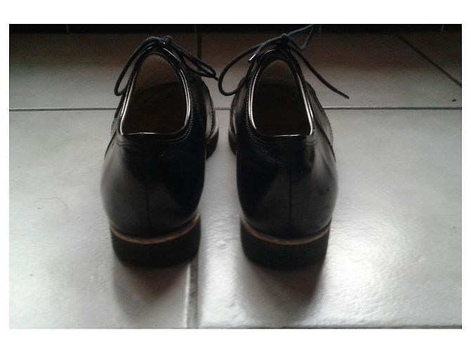 Stuart Weitzman Lackleder Derbys Schwarz - Ansicht 3