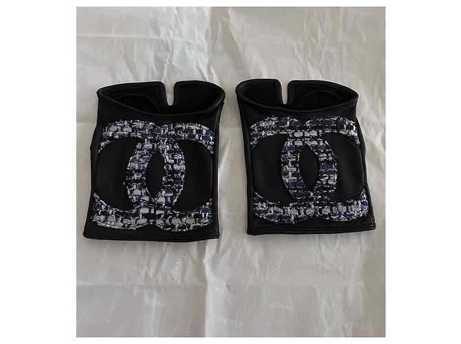 Chanel Guanti in pelle nera e tweed con logo CC Nero Bianco Blu - vista 6