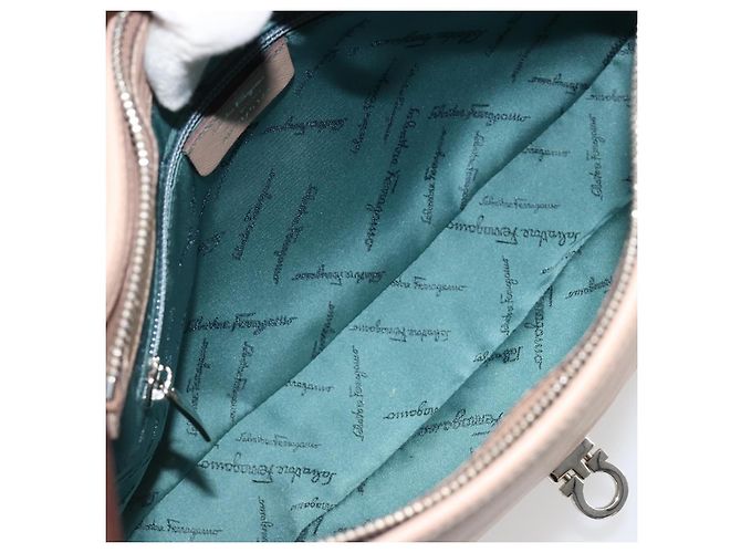 Borsa a Spalla Salvatore Ferragamo Gancini in Pelle Rosa Argento Auth 185154A - vista 10