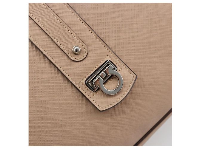 Borsa a Spalla Salvatore Ferragamo Gancini in Pelle Rosa Argento Auth 185154A - vista 18