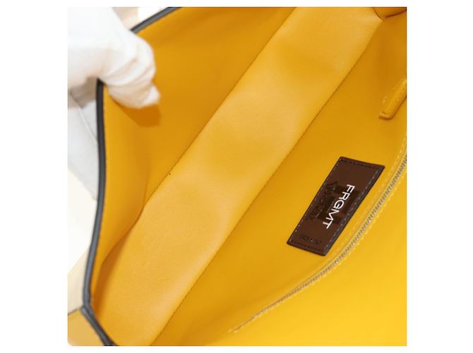 FENDI Dragonite FENDIxFRGMTxPOKMON Mamma Baguette Bag Leather Auth 167404SM Argento Giallo - vista 10