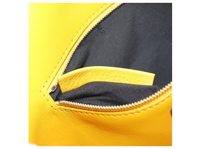FENDI Dragonite FENDIxFRGMTxPOKMON Mamma Baguette Bag Leather Auth 167404SM Argento Giallo - vista 11