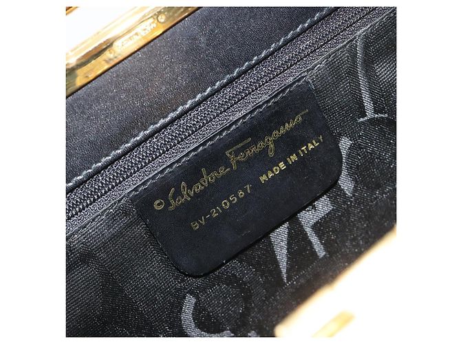Borsa a Spalla Salvatore Ferragamo Gancini in Pelle Nera e Oro Auth 185103A Nero D'oro - vista 12