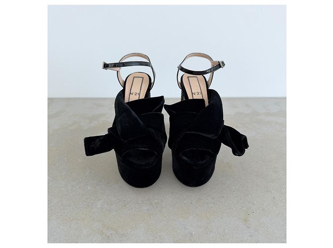 N°21 Samt-Plateau-Sandalen mit Glitzerabsatz, Pre-Fall 2015 Schwarz - Ansicht 9