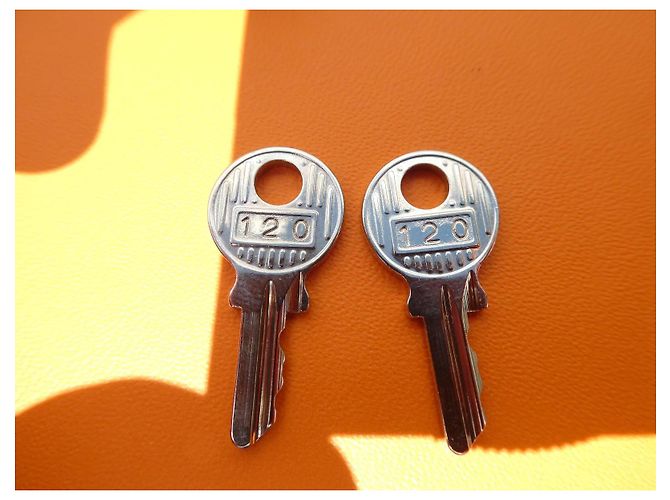 Hermès Vorhängeschloss mit Schlüsseln, Silberfarben Silber Hardware - Ansicht 2