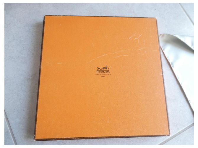 Hermès Seidenschal "Marché flottant du Lac Inlé" Braun Weiß Beige Grün Orange - Ansicht 14
