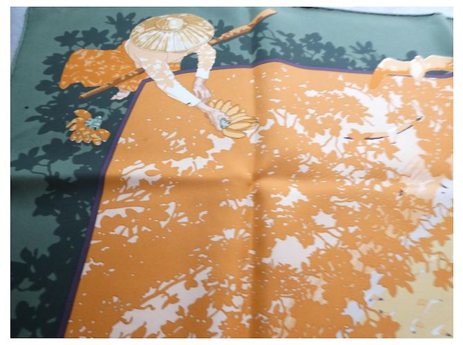 Hermès Seidenschal "Marché flottant du Lac Inlé" Braun Weiß Beige Grün Orange - Ansicht 9