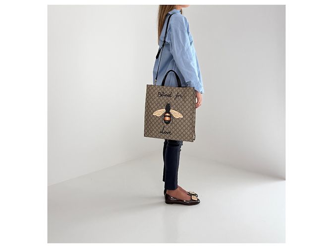 Gucci GG Supreme Blind for Love Bee Tote Marrone Monogramma - vista 17