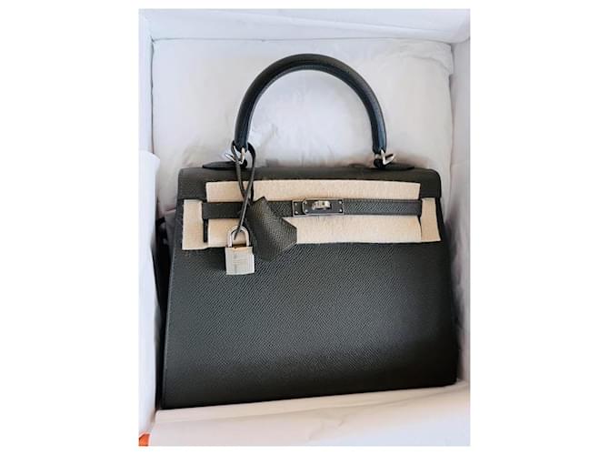 Hermès Kelly 25 Sellier Epsom Grigio antracite Verde scuro - vista 2