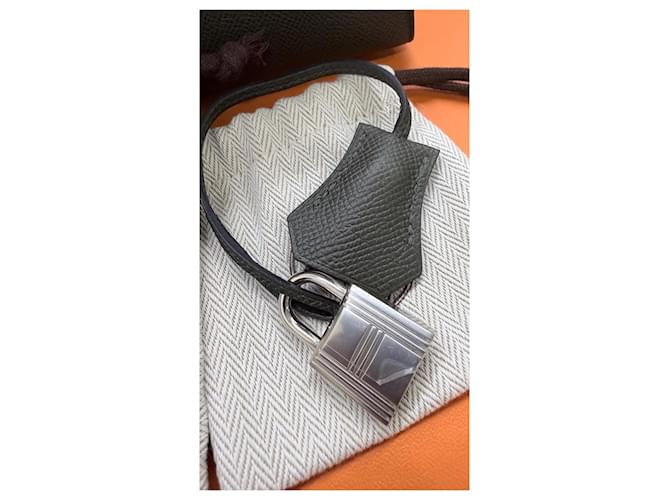 Hermès Kelly 25 Sellier Epsom Grigio antracite Verde scuro - vista 9