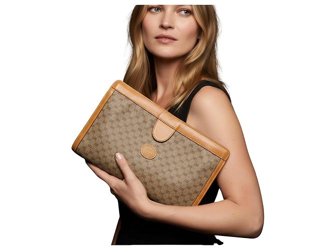 Clutch Gucci GG Supreme Monogram Marrone Monogramma - vista 2