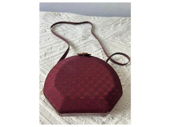 Gucci Borsa a tracolla rotonda in tela monogramma e pelle bordeaux Bordò - vista 2