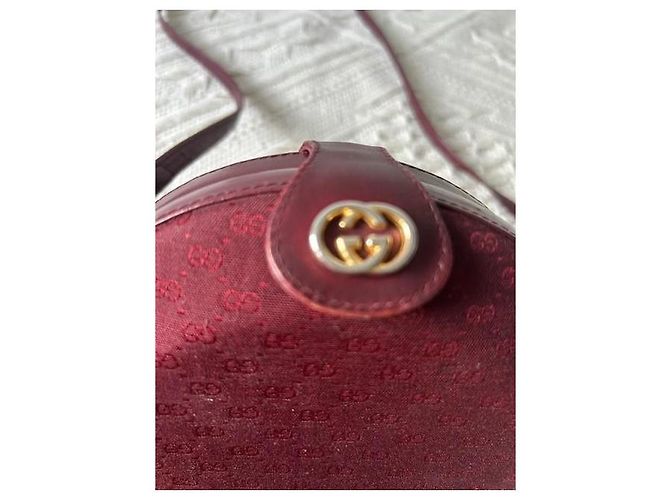 Gucci Borsa a tracolla rotonda in tela monogramma e pelle bordeaux Bordò - vista 3