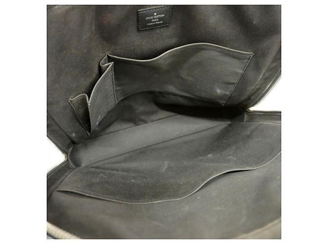 Valigetta Louis Vuitton Epi Vivienne MM in Noir Nero - vista 4