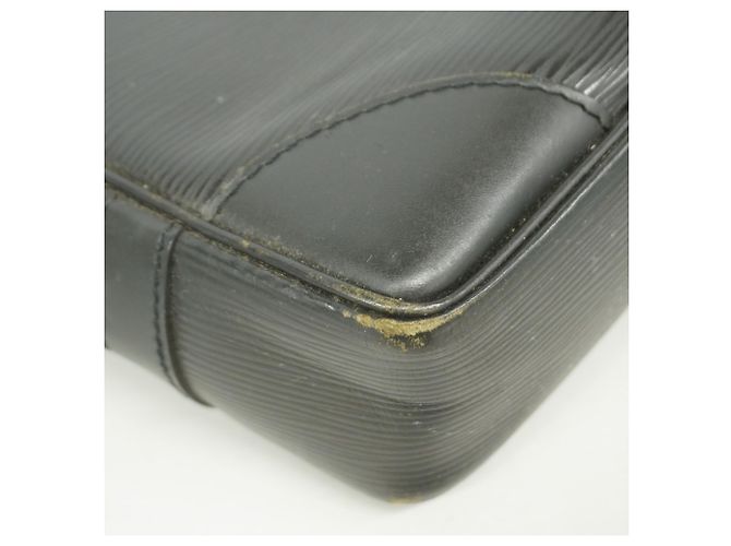 Valigetta Louis Vuitton Epi Vivienne MM in Noir Nero - vista 6