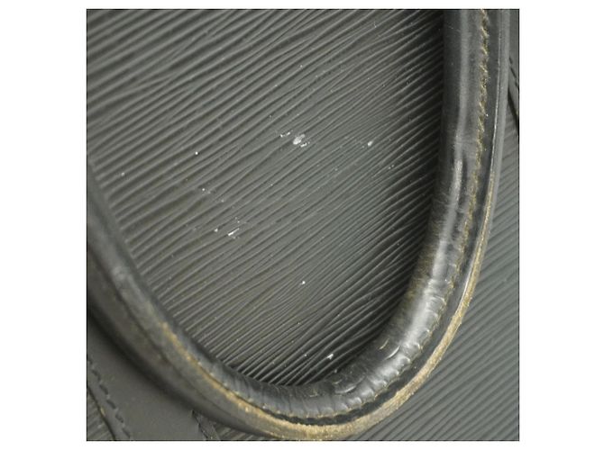 Valigetta Louis Vuitton Epi Vivienne MM in Noir Nero - vista 9