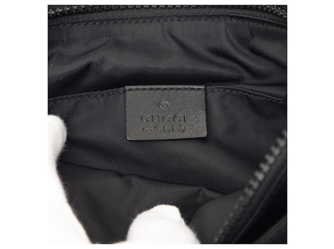 Gucci Gürteltasche aus schwarzem Nylon mit Interlocking G Web-Muster - Ansicht 5