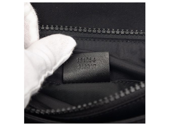 Gucci Gürteltasche aus schwarzem Nylon mit Interlocking G Web-Muster - Ansicht 6