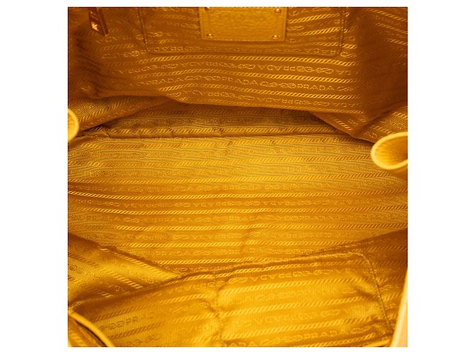 Borsa Tote Convertible Prada Yellow Vitello Daino con Zip Laterale Giallo - vista 4