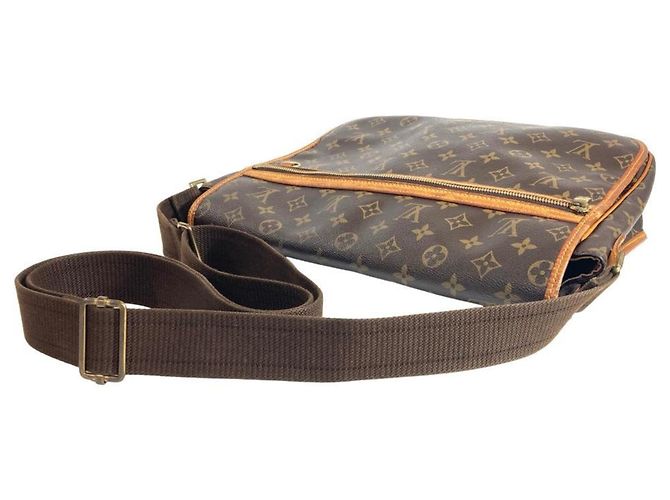 Bolsa de Ombro Louis Vuitton Messenger Bosphore GM Marrom - vista 3