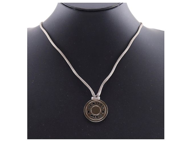 Colar Hermès Serie Medallion Marrom - vista 2
