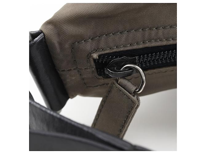 Borsa a tracolla in nylon marrone Prada - vista 14