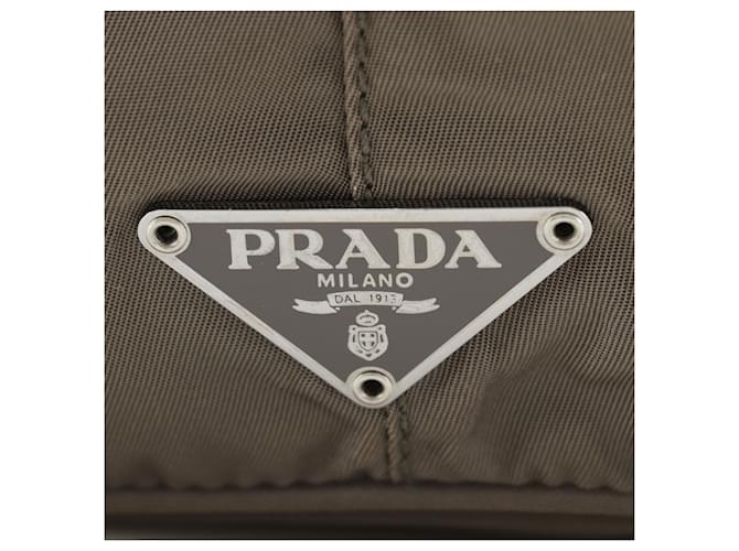 Borsa a tracolla in nylon marrone Prada - vista 18