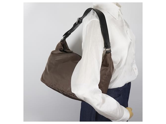 Borsa a tracolla in nylon marrone Prada - vista 19