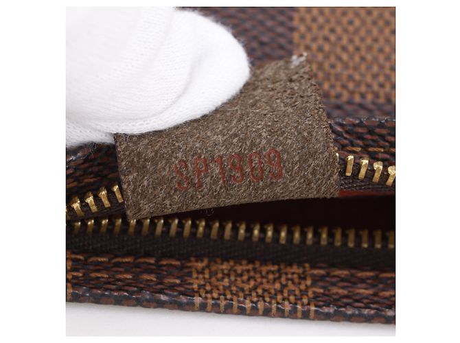 Neceser de maquillaje Truth Louis Vuitton Castaño - vista 15
