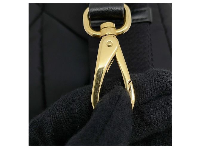 Bolsa de ombro em nylon acolchoado com triângulo Prada Preto - vista 11