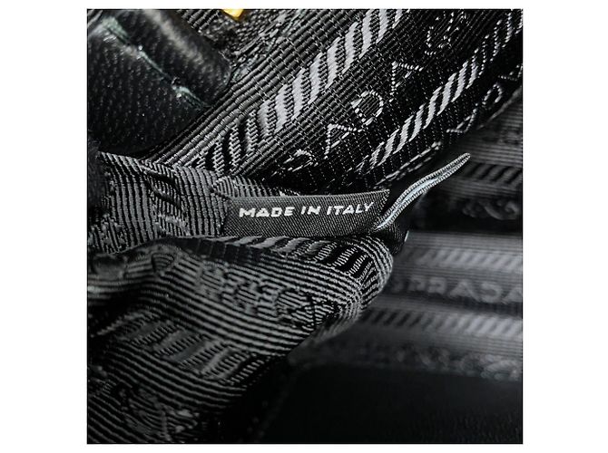 Bolsa de ombro em nylon acolchoado com triângulo Prada Preto - vista 14
