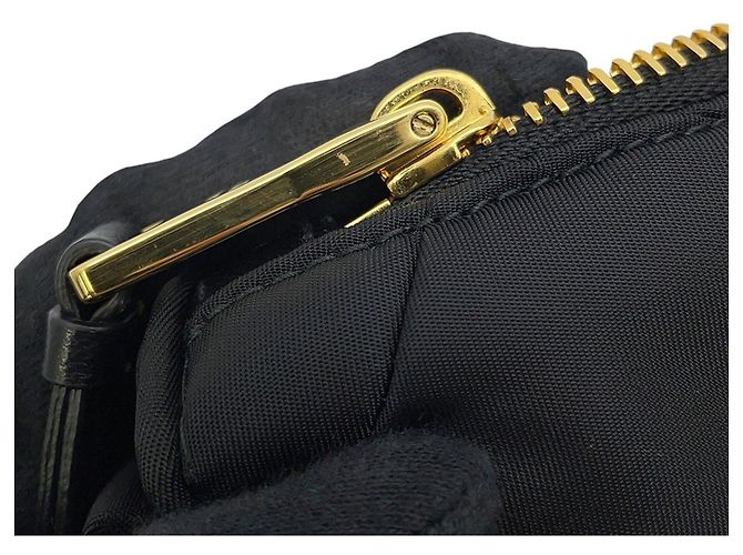 Bolsa de ombro em nylon acolchoado com triângulo Prada Preto - vista 9