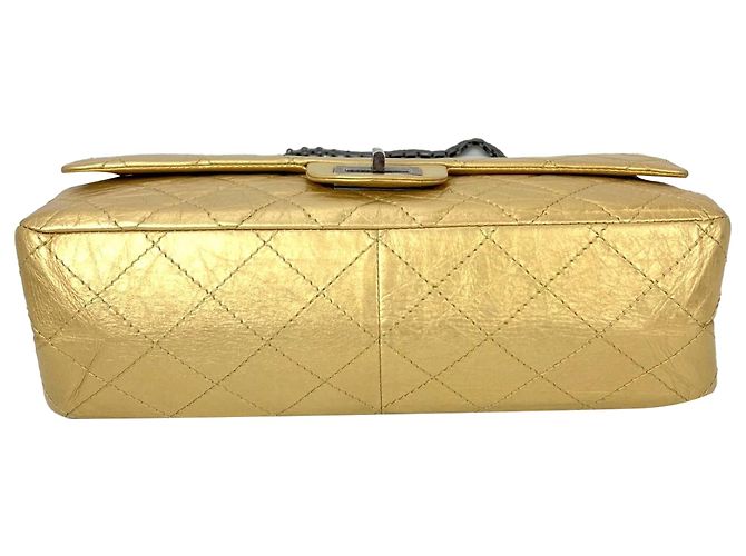 Chanel Metallic Aged Calfskin Quilted 2.55 Reissue 227 Double Flap Pale Gold D'oro Metallico - vista 3
