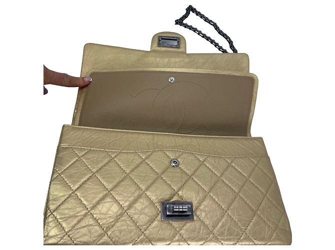 Chanel Metallic Aged Calfskin Quilted 2.55 Reissue 227 Double Flap Pale Gold D'oro Metallico - vista 7