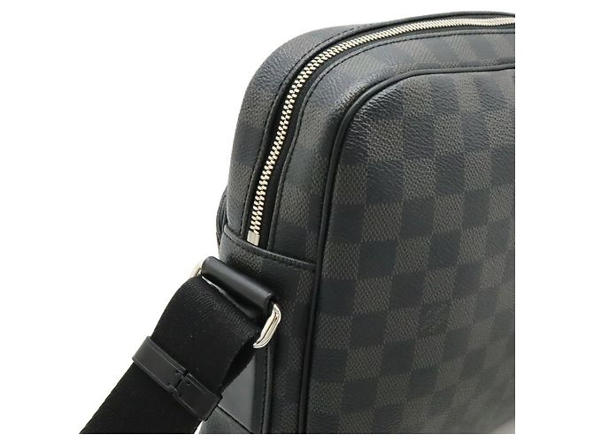 Borsa a Spalla Louis Vuitton Dayton PM Damier Graphite Nero Grigio - vista 8