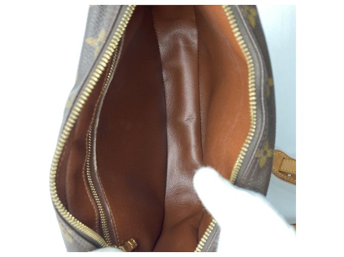 Borsa a tracolla Louis Vuitton Jeune Fille Marrone - vista 7