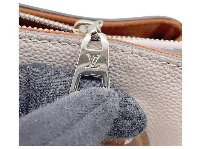 Borsa Louis Vuitton Monogram Mahina Haumea - vista 12