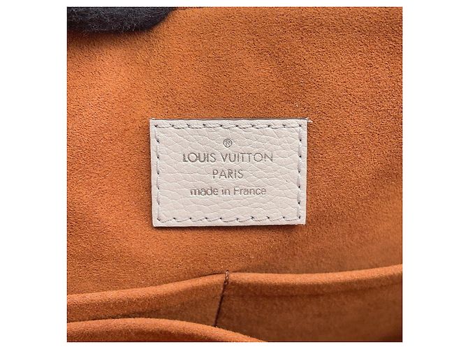 Borsa Louis Vuitton Monogram Mahina Haumea - vista 17