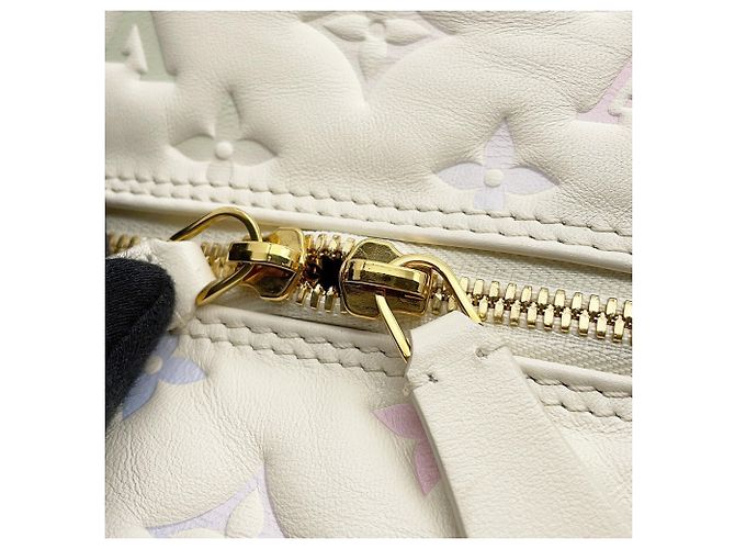Borsa quadrata con monogramma in rilievo Louis Vuitton M23059 Bianco Multicolore - vista 8