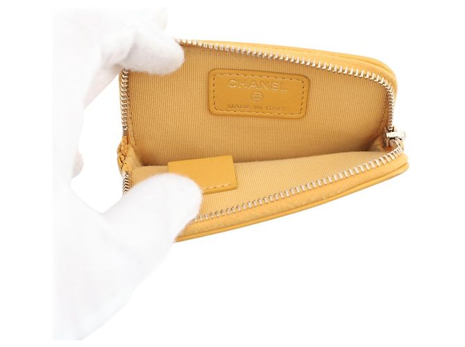 Monedero de piel de cordero amarillo Chanel - vista 4