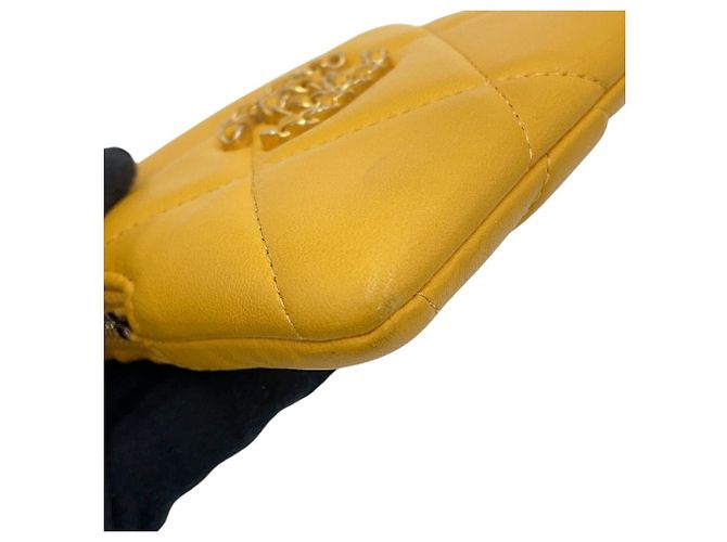 Monedero de piel de cordero amarillo Chanel - vista 5