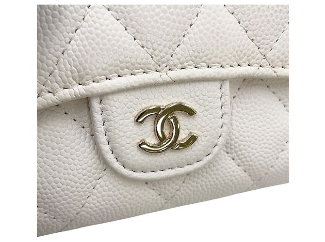 Cartera tríptico Chanel en piel de becerro granulado blanco - vista 11